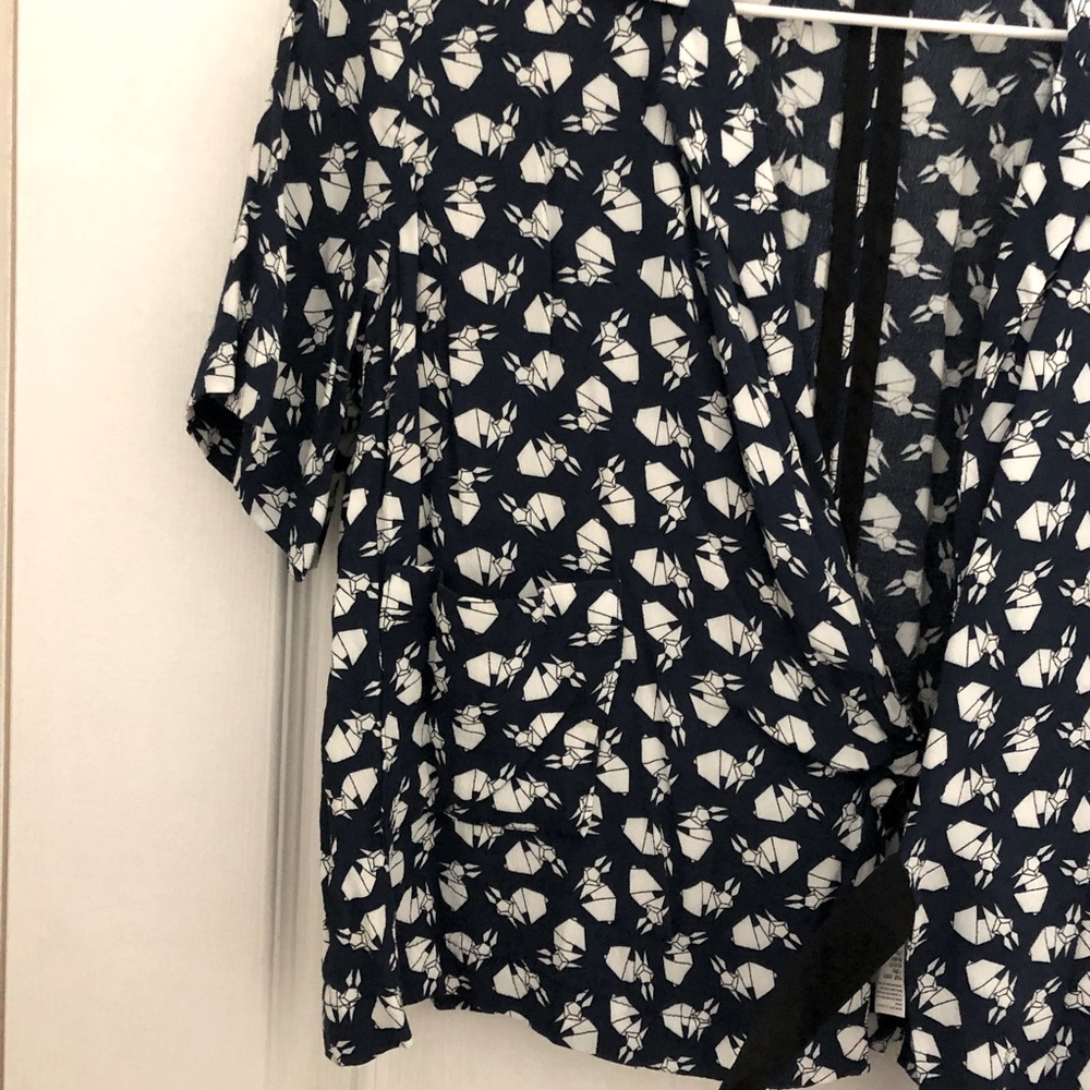Geometry Wrapped Blouse - Picture 4 of 5
